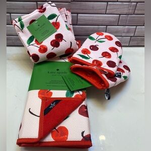 KATE SPADE Cherry ❤️KITCHEN DRYING MATTS& TOWELS & OVEN MITTS set of 3 New